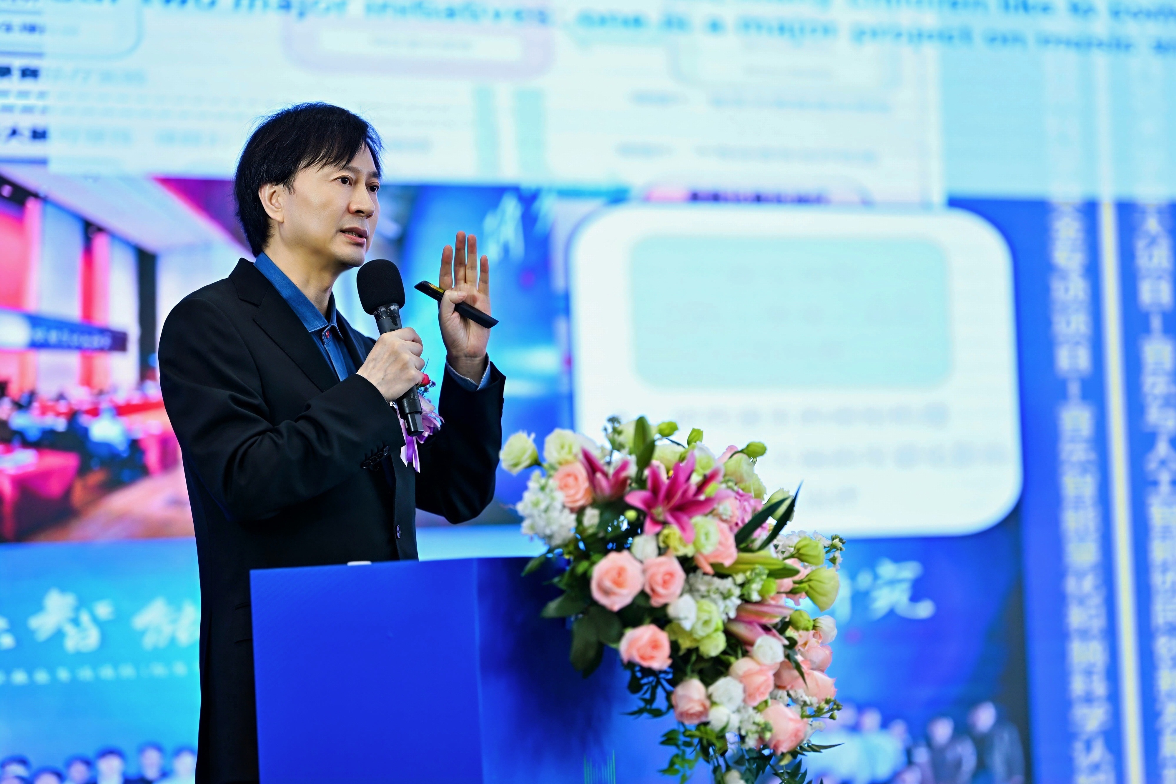 李小兵2.jpg 李小兵2.jpg